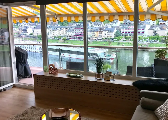 摩泽尔公寓 *